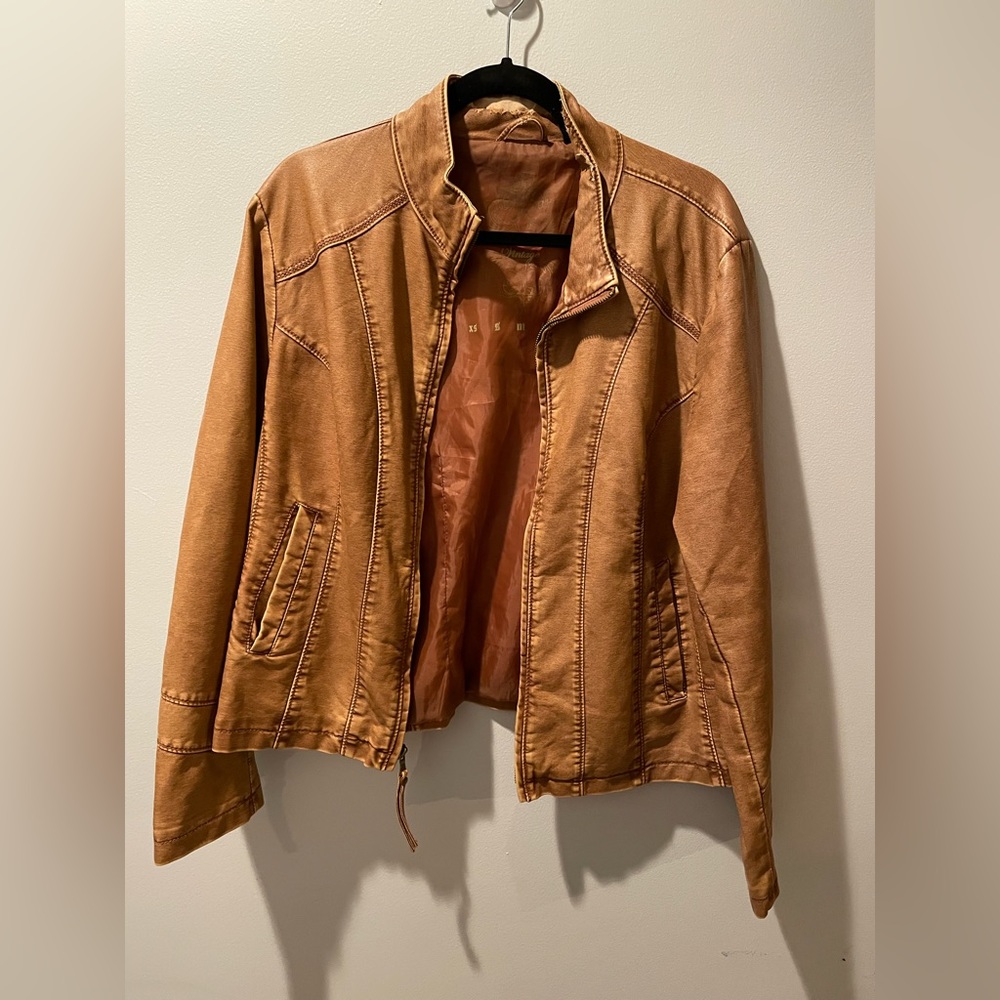 Women’s adorable high end leather jacket